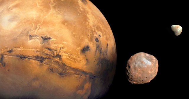 media-collision-martian-moons-phobos-deimos-05939