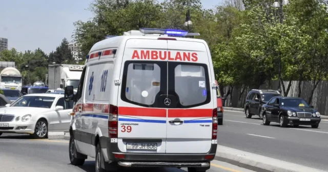 media-minik-avtomobili-yuk-masinina-cirpildi-v4mskm_m